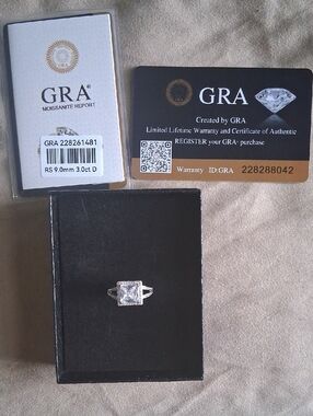 Size 7  S925 Siver MOISENITE 3KT Halo Ring - White